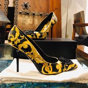 AUTHENTIC VERSACE NWT Barocco / Medusa Pumps.